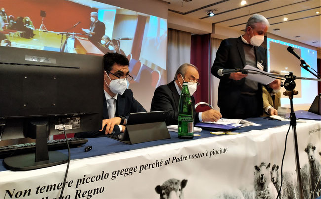 Il seggio provvisorio ad inizio assemblea: da sx Alessandro Spanu, Giovanni Arcidiacono, Giuseppe Miglio.