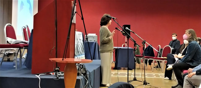 Serata pubblica "Preghiera su pace in Ucraina e accoglienza rifugiati". Emmanuela Banfo spiega i lati oscuri dell'informazione di guerra.