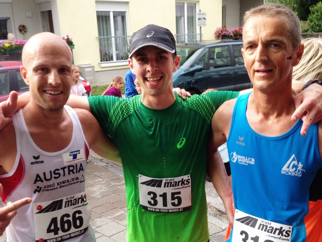 Tagessieg beim Gunskirchner Marktlauf 2015 vor Stefan Aichinger (links) und Leo Wölflingseder (rechts)