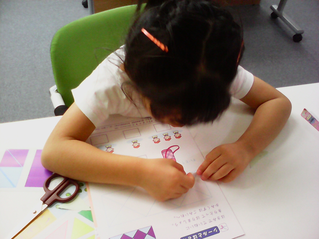エジソンクラブとは、小学生のお子様の基礎学力・学習習慣を身につける学習プログラムです。勉強でも運動でも基本の前に基礎が大切です