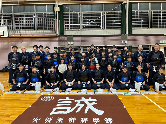 令和４年度卒門生（市川珠名、高橋こと、久保田日菜、加藤さやか）