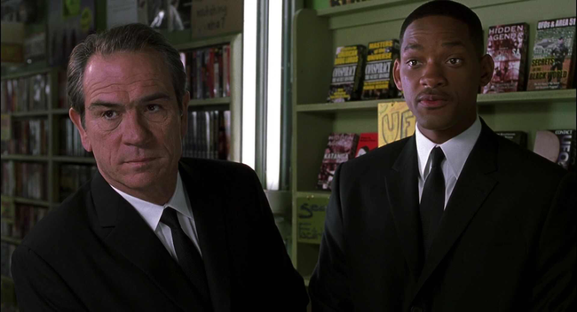 Tommy Lee Jones & Will Smith in Men in Black II