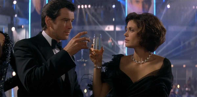 Pierce Brosnan & Teri Hatcher in Tomorrow Never Dies