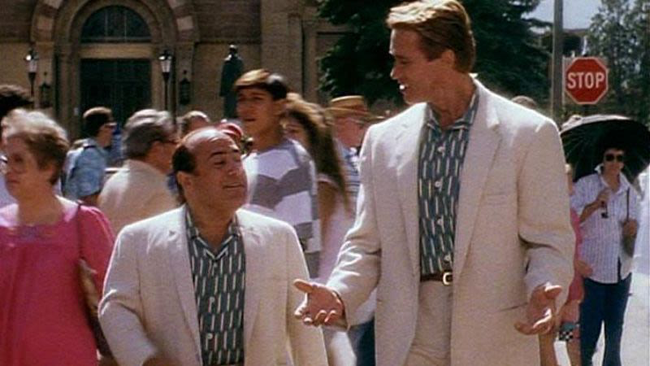 Danny DeVito & Arnold Schwarzenegger in Twins