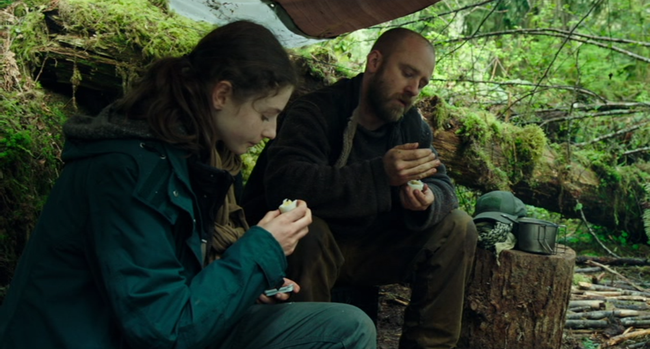 Thomasin Harcourt McKenzie & Ben Foster in Leave No Trace