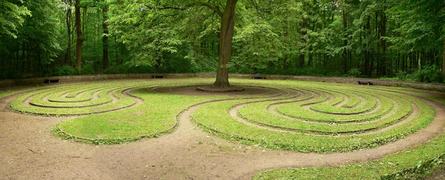 Photo by Alex Hindemith - Das Rad (the Wheel) - Labyrinth in the city forest Eilenriede, Hanover, Germany