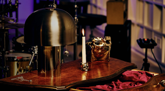 Tischensemble mit Lampe aus aus der Buster + Punch Skull Collection