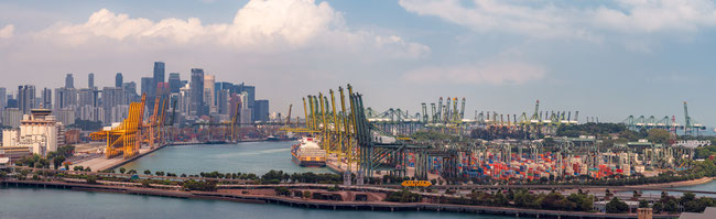 foto: shutterstock  Im Bild der Hafen von Singapur