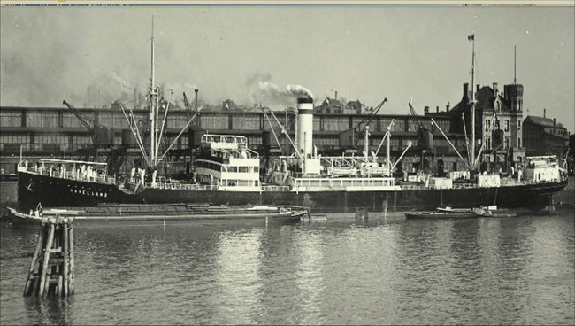 Motorfrachter HAVELLAND im Hamburger Hafen. Foto: Hans Hartz / Archiv DSM