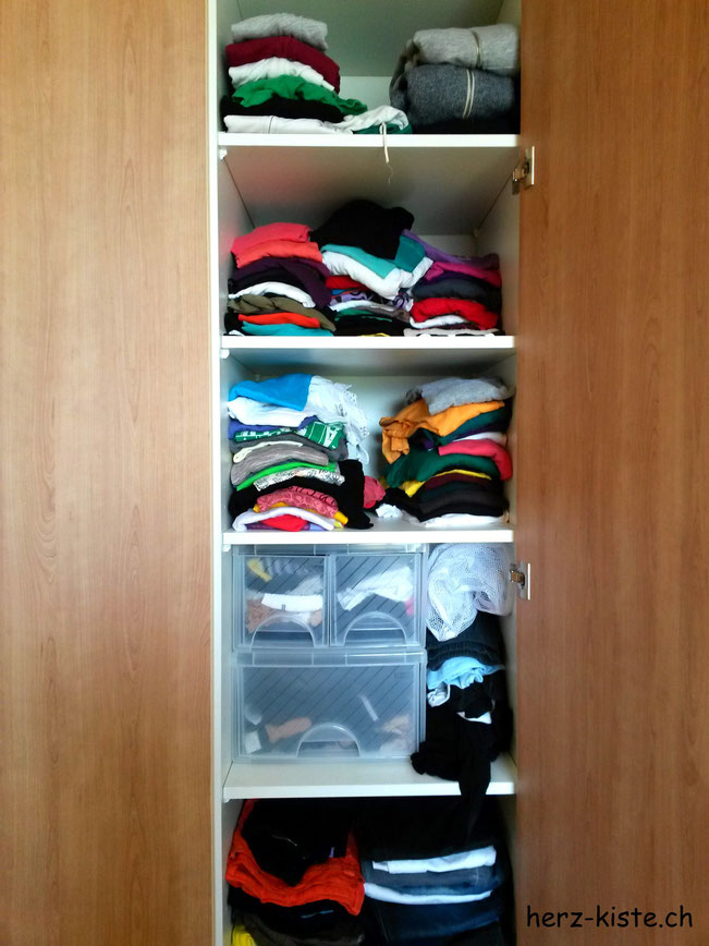 Minimalistisches Jahr 2016 - Februar: Kleiderschrank ausmisten. Vorher