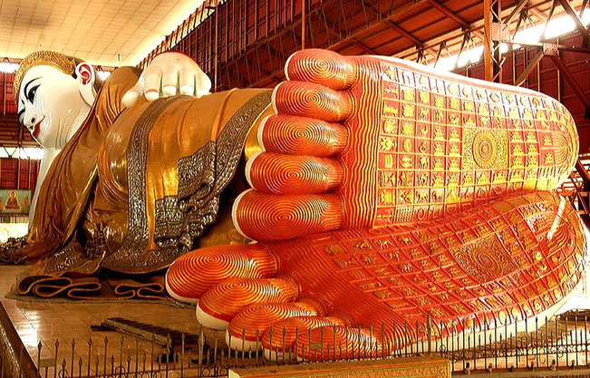 "Chauk Htat Gyi Buddha" ("Buddha disteso"), 1907 (Yangon, Myanmar)