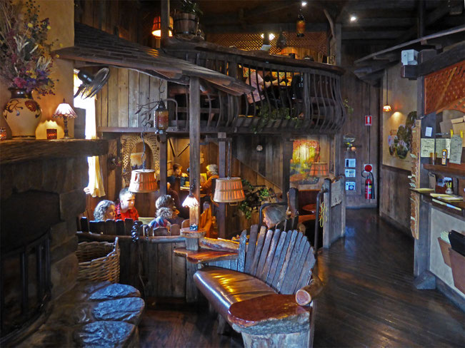The interior design of the Yellow Deli café in Katoomba