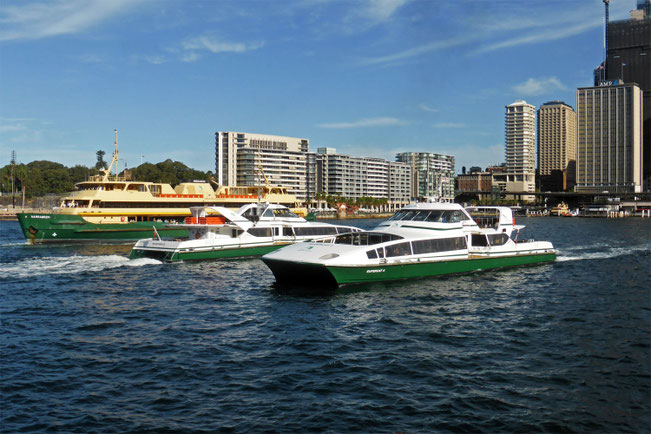 Ferries coming and going at Circular Quay 