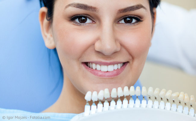 Wie die Zahnaufhellung funktioniert und warum Bleaching beim Zahnarzt sicher ist.