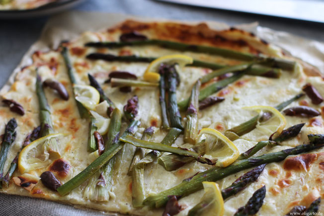 Flammkuchen mit Oliven und grünem Spargel Rezepte Oligarto