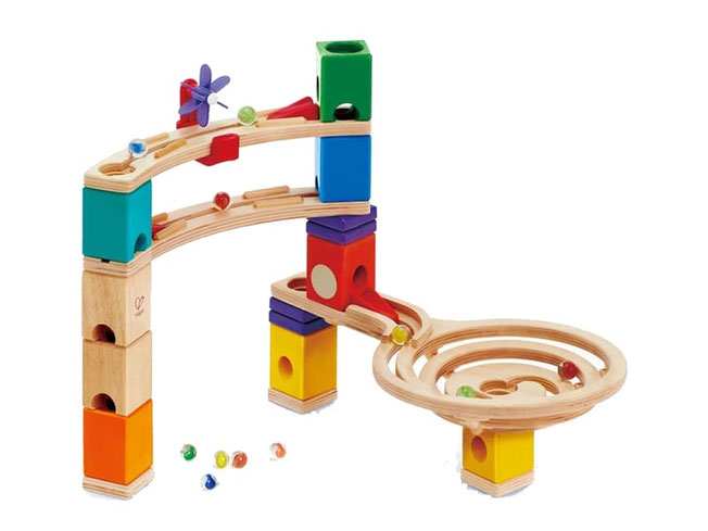 Im Paket Hape sind  58 Einzelteile enthalten.