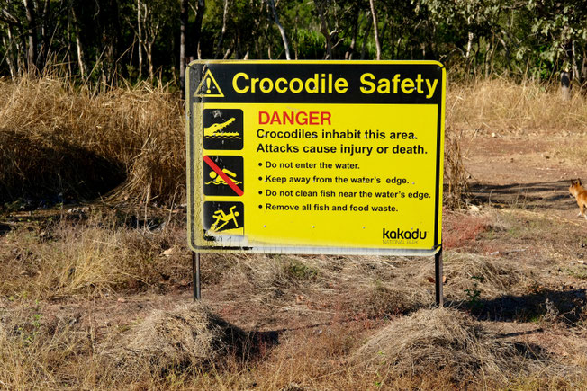 Krokodil-Warnschild im Kakadu Nationalpark, Northern Territory Australien