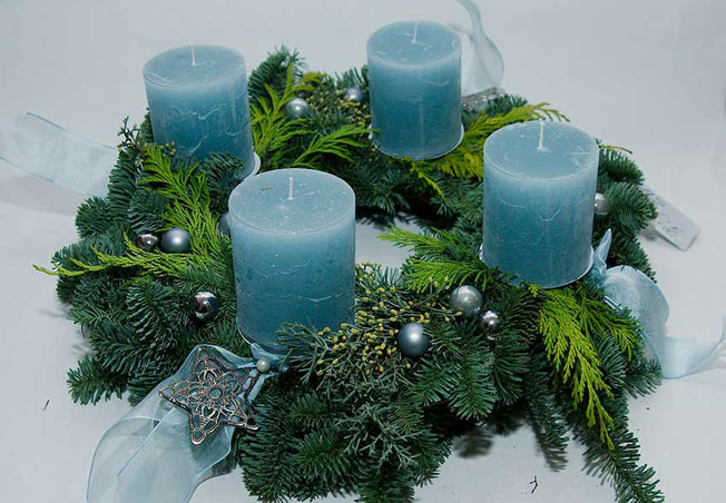 Adventskranz hellblau