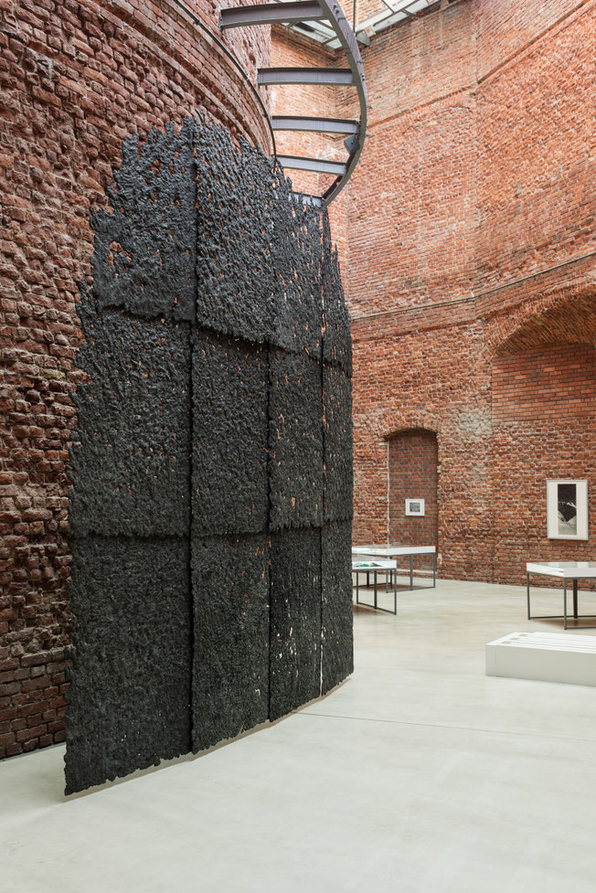 HEDGE. 2015, installation view, c. 500 x 400 cm, paper cast, pigment, 12 unique pieces. photo © www.materialmattersonline.de / Robert Vanis