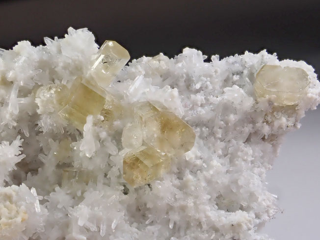 Huanzala apatite yellow