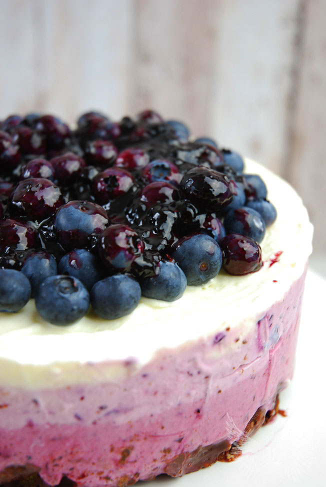 Blaubeer-Ombre-Eistorte