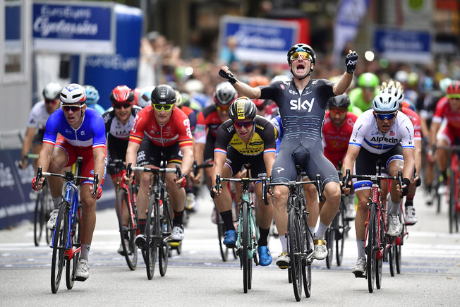Die Jedermänner fahren auf derselben Strecke wie anschließend die Profis. 2017 siegte Elia Viviani (Team Sky).