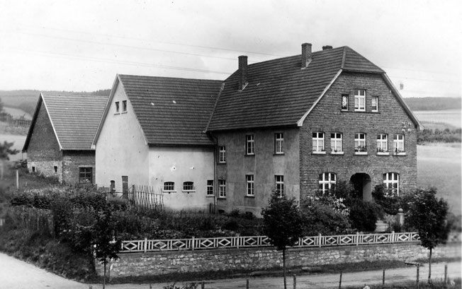 Der 1928 von Wilhelm Jürgens zusammen mit seinen Söhnen Johannes und Willy erbaute Hof Jürgens in Niederhelden