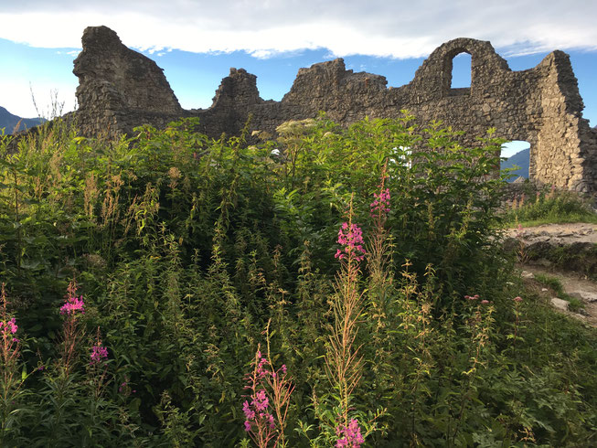 Castle ruins in Ehrenberg Tirol Austria (Rheutte)