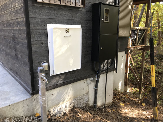 屋外から撹拌槽を取り出す装置で室内を通らず、撹拌槽を取り出せます。