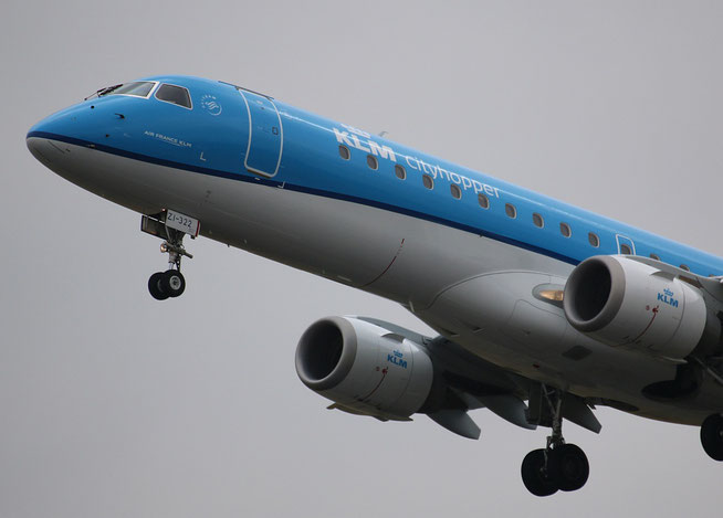 ERJ 190STD ( 190-100) " PH-EZI " KLM  Cityhopper -2