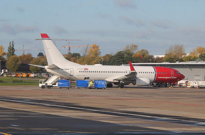 B 737-8JP/W  " LN-NGW "  Norwegian Air Shuttle -1