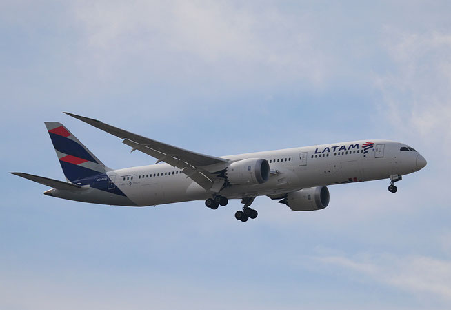 B 787-9  " CC-BGD "  LATAM Chile -1