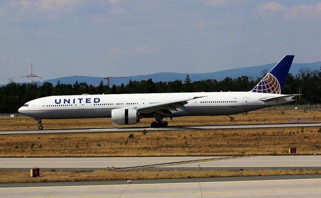 B 777-322(ER) " N2639U "   United Airlines -2