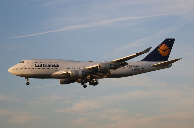 B 747-430  " D-ABVU "  Lufthansa -4