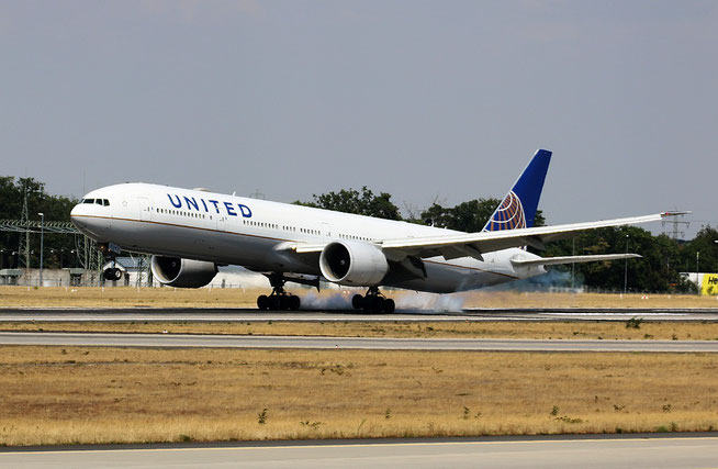 B 777-322(ER) " N2639U "   United Airlines -1