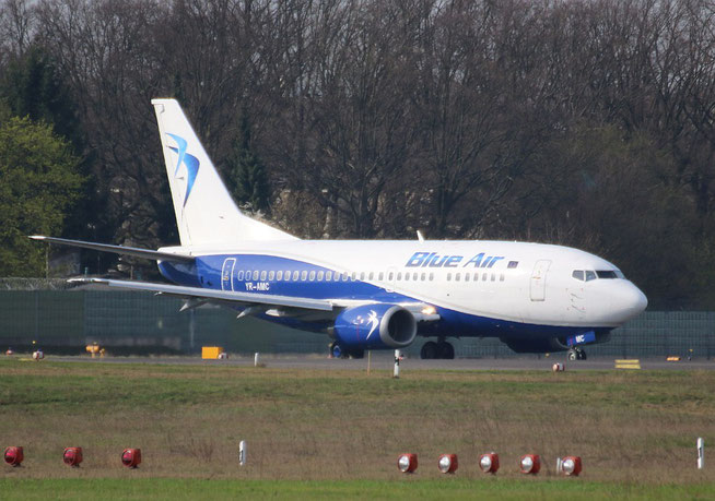 B 737-530  " YR-AMC "  Blue Air -1