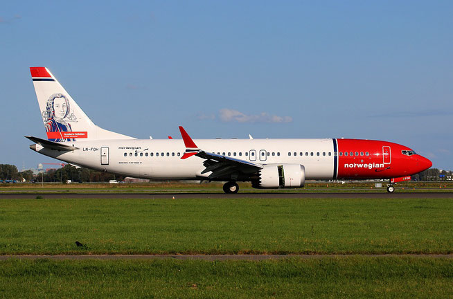 B 737- MAX 8  " LN-FGH "  Norwegian Air Shuttle -2