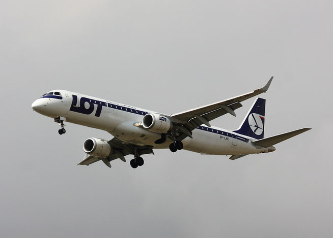 ERJ-195LR " SP-LNC " LOT Polish Airlines -1