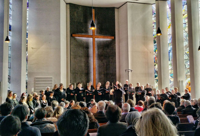 Das Bonner Vokalensemble am 17. April 2016 in der Friedenskirche, Bonn-Kessenich.