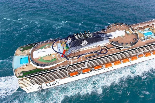 Kreuzfahrtschiff MSC Preziosa auf dem Weg zum Nordkap