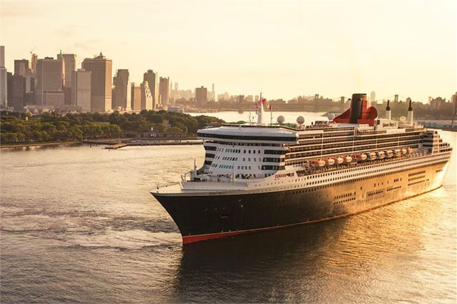 Queen Mary 2 in New York City