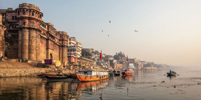 Schiffe auf dem Ganges 2026