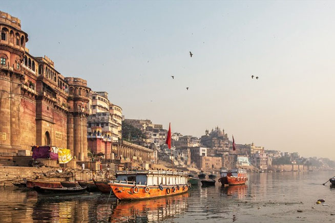 Schiffe auf dem Ganges 2026