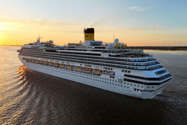 Costa Favolosa in Hamburg