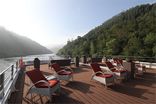 Pool auf dem Sonnendeck vom Flussschiff A-ROSA ALVA auf dem Douro 2026