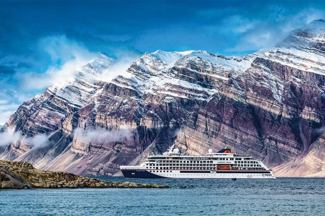 Expeditionsschiff HANSEATIC nature in der Arktis