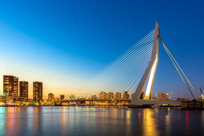 Erasmusbrücke Rotterdam während einer Flusskreuzfahrt