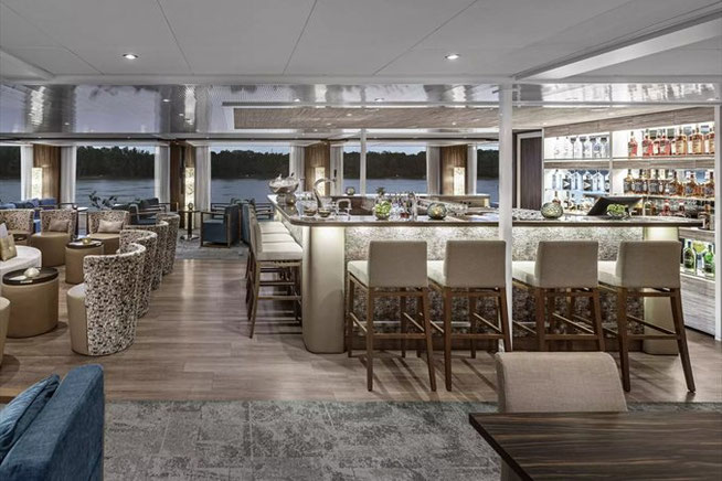 Panorama-Bar auf der AMADEUS Queen 2025