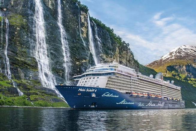 Mein Schiff 4 mit Fjordblick in Norwegen