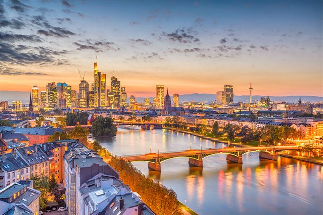 Frankfurt am Main in der Blauen Stunde